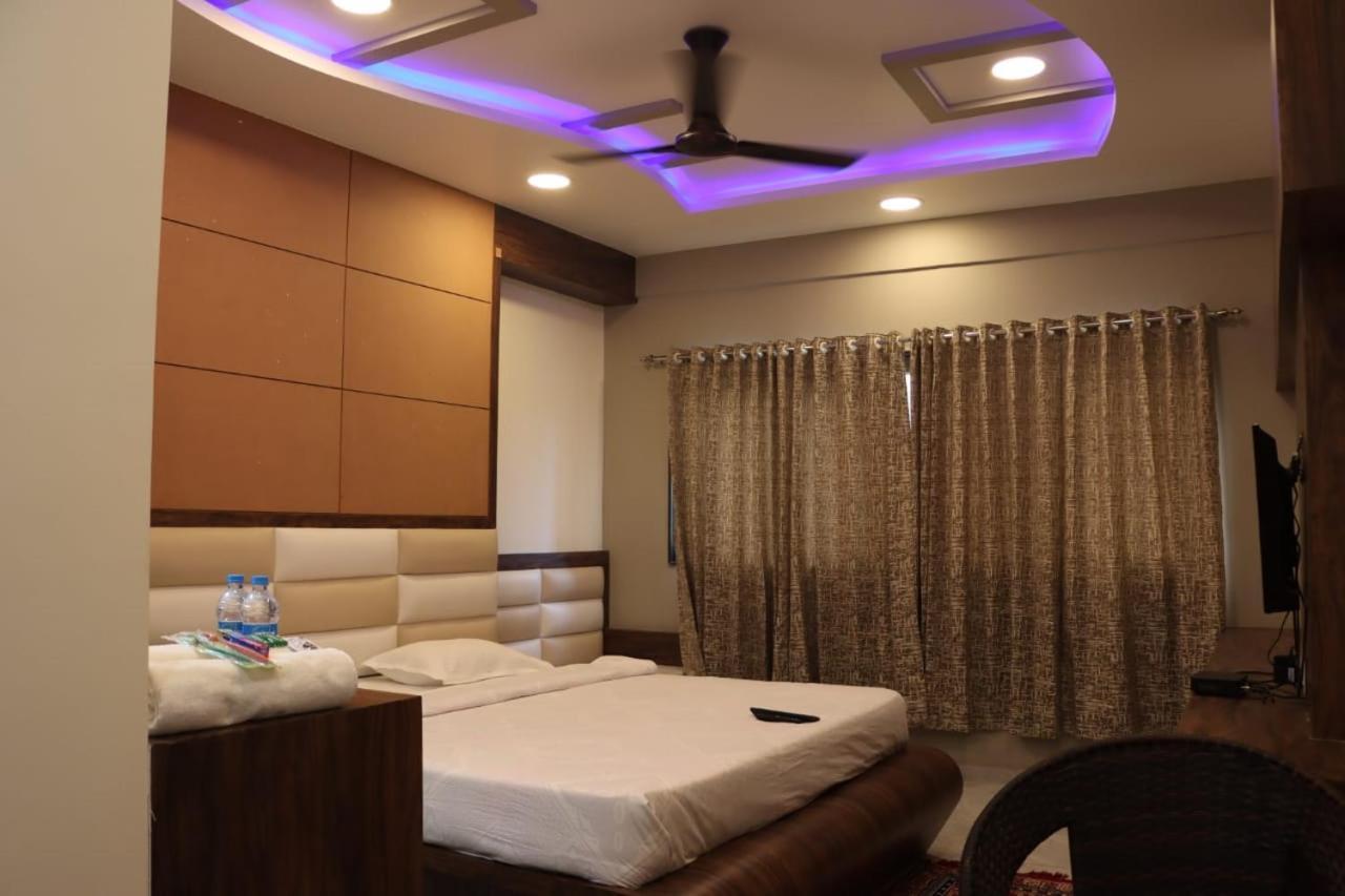 Pawan Executive Tuljapur المظهر الخارجي الصورة