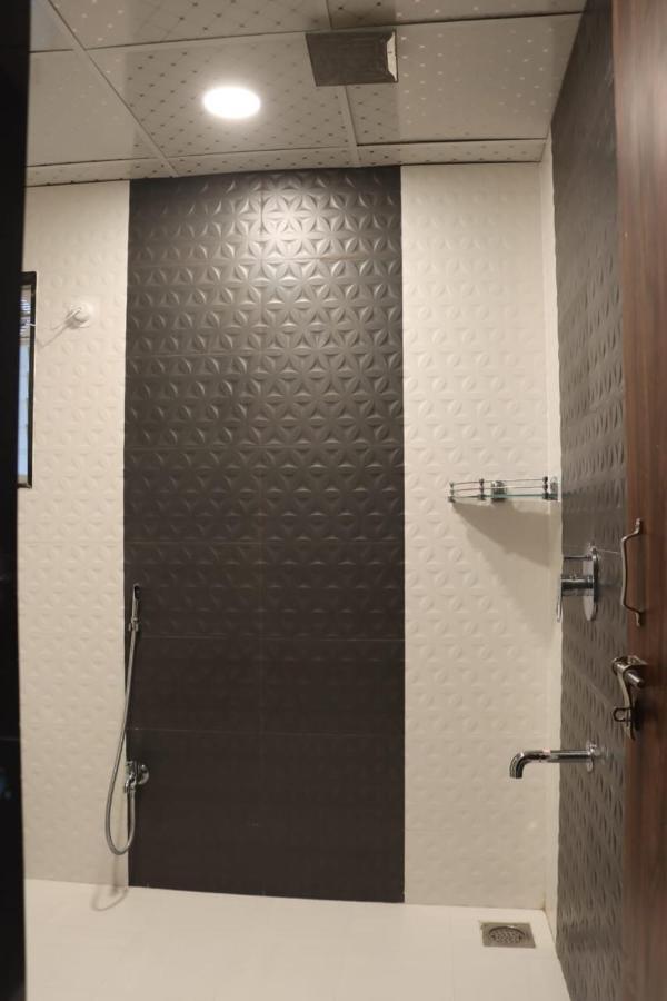 Pawan Executive Tuljapur المظهر الخارجي الصورة