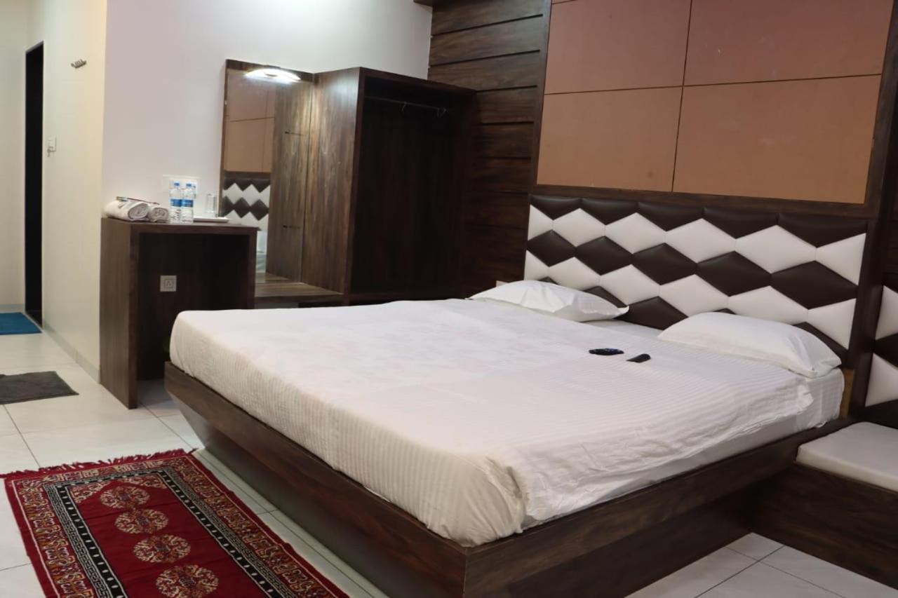 Pawan Executive Tuljapur المظهر الخارجي الصورة
