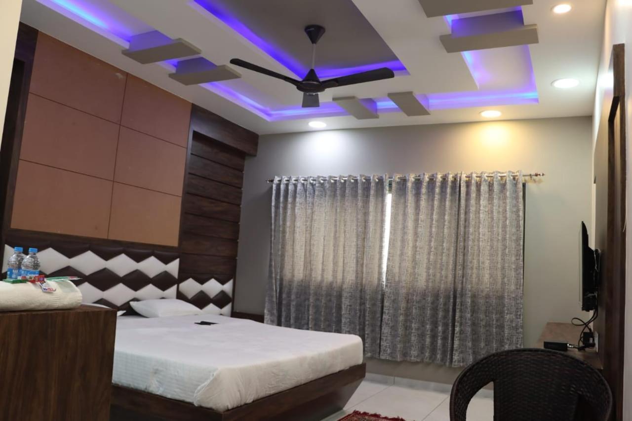 Pawan Executive Tuljapur المظهر الخارجي الصورة