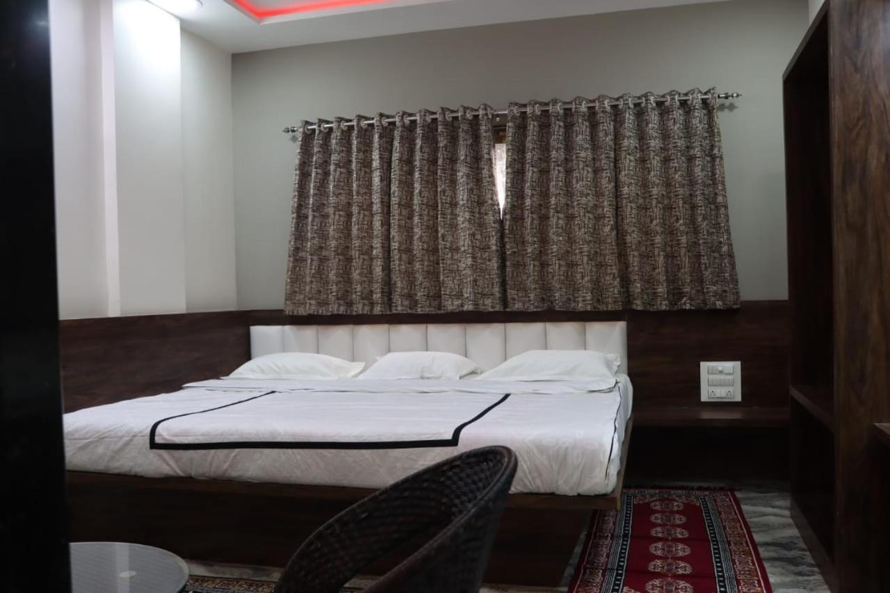 Pawan Executive Tuljapur المظهر الخارجي الصورة