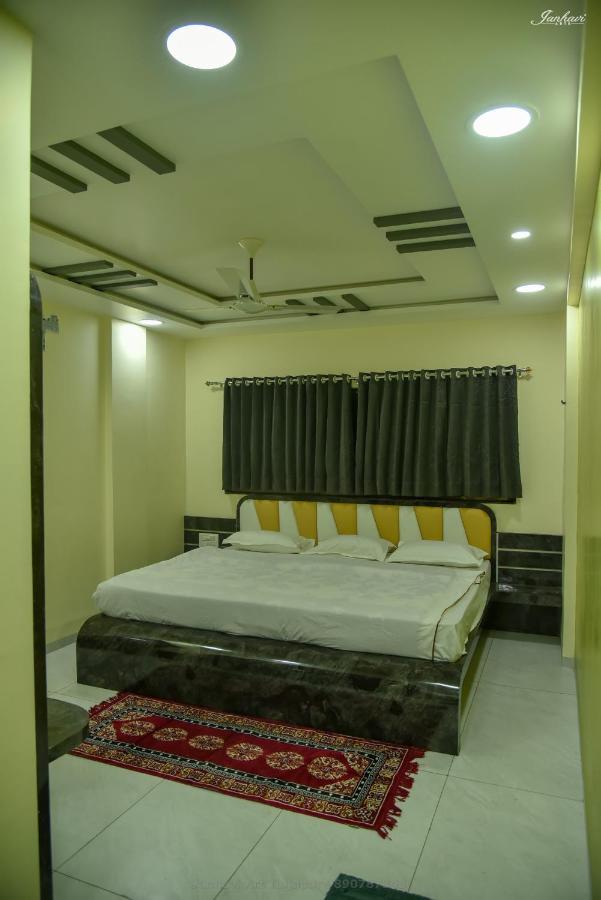 Pawan Executive Tuljapur المظهر الخارجي الصورة